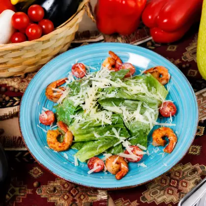 Салат Цезарь с креветками